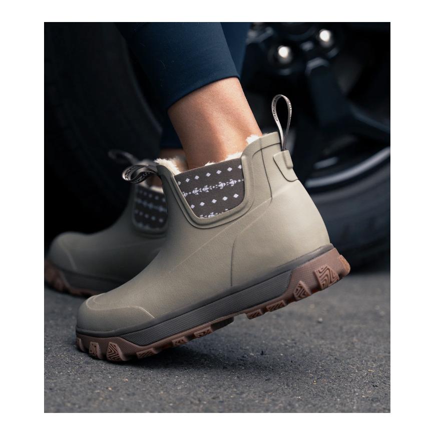 Grundéns Women's Deviation Sherpa Ankle Boot