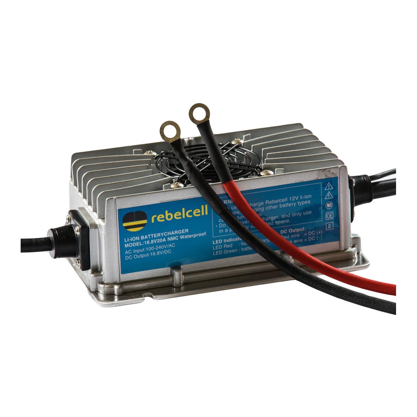 Rebelcell Ladegerät Wasserdicht (IP67) 12.6V20A - NMC Ladegerät Wasserdicht für Li-Ion Batterien